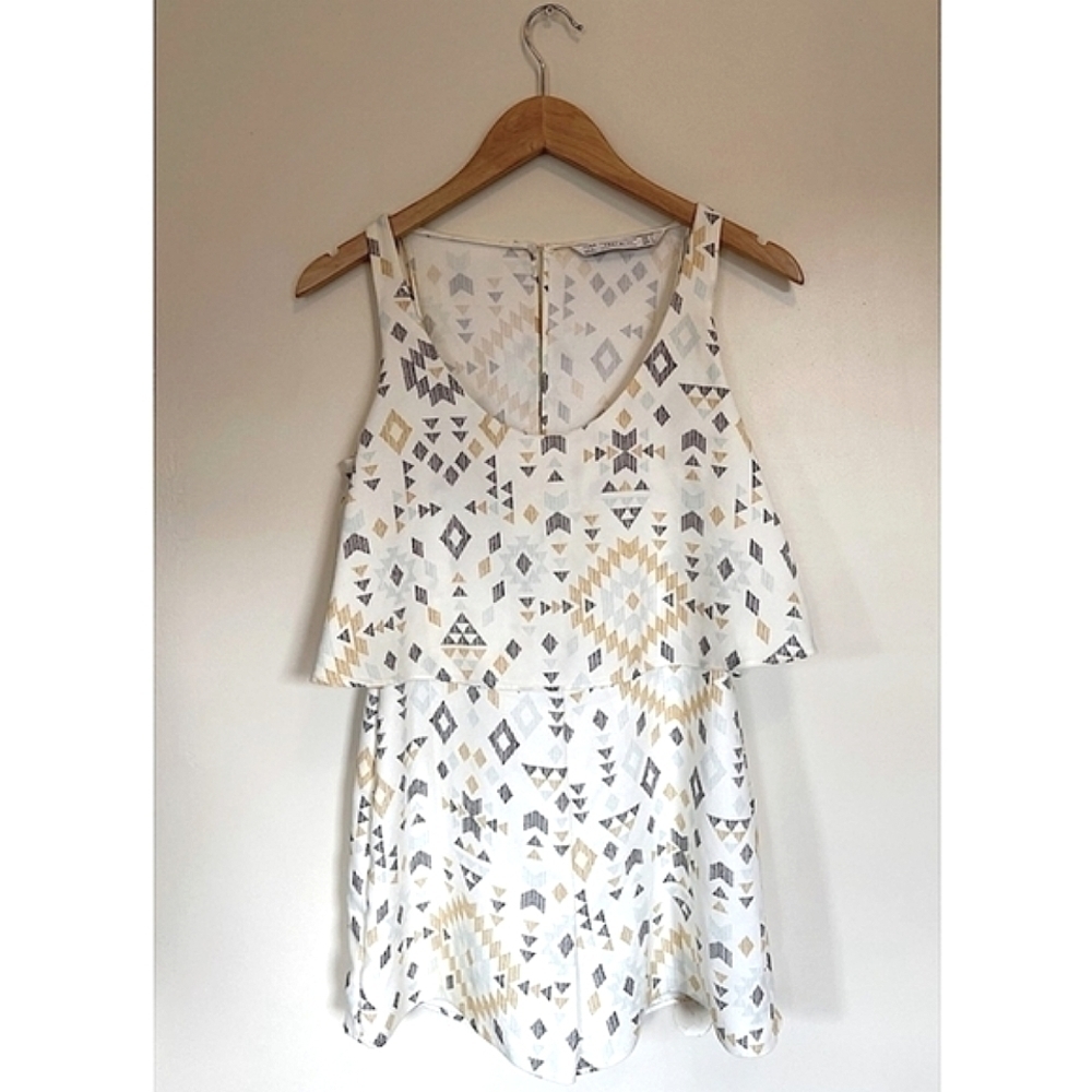 Trafaluc by Zara Triangle Arrow Print Short Romper